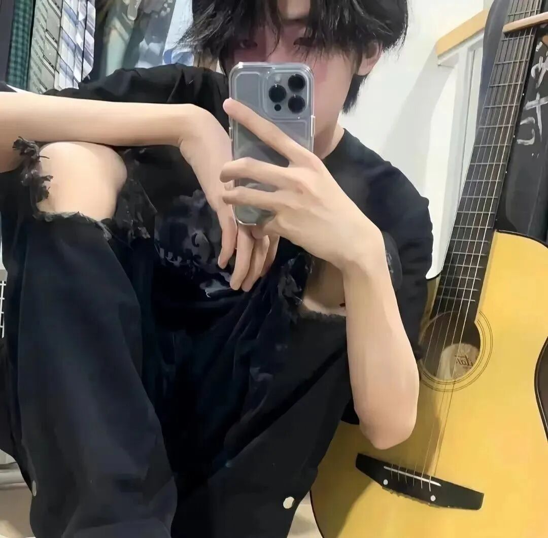 自拍手机吉他个性男生头像
