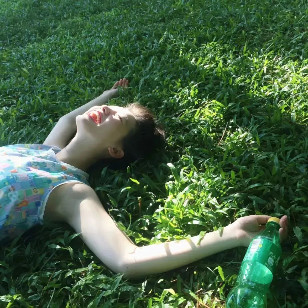 自由感女生头像