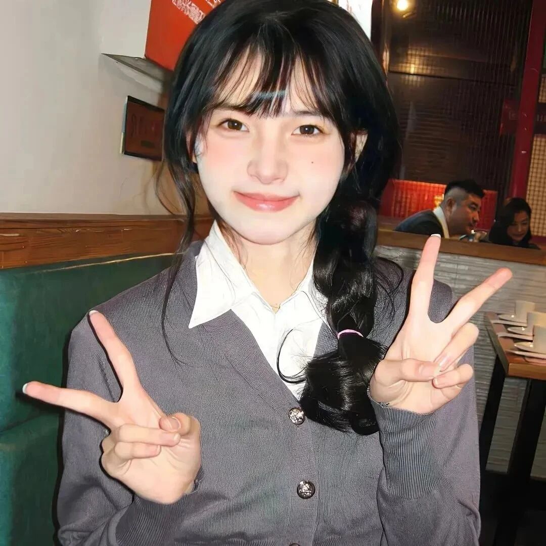 剪刀手甜妹女生头像