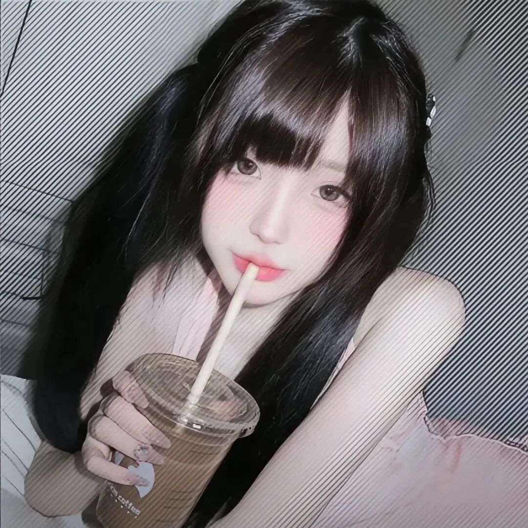 喝咖啡纯欲女生头像