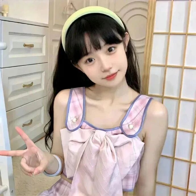 剪刀手甜妹女生头像