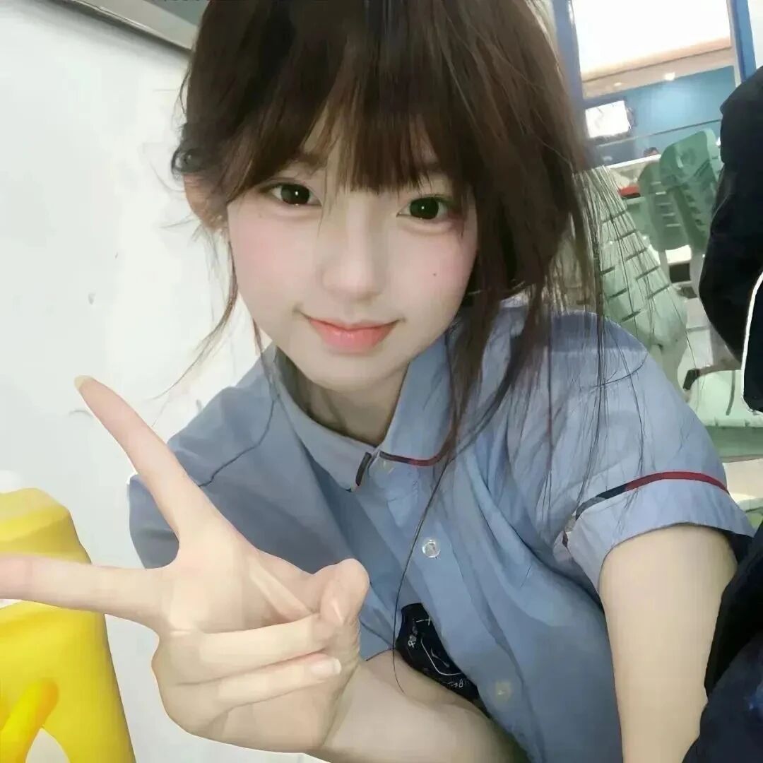 剪刀手甜妹女生头像