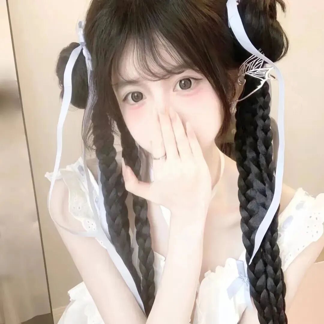 捂嘴纯欲女生头像
