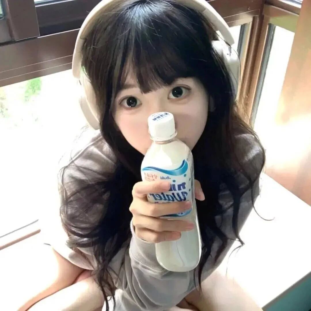 戴耳机甜妹女生头像