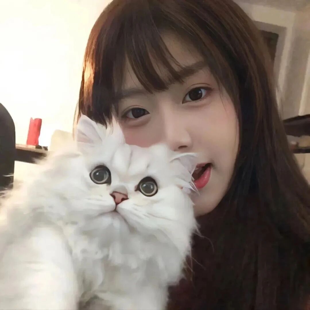 bzmienajqaihe抱着猫咪真人情侣头像