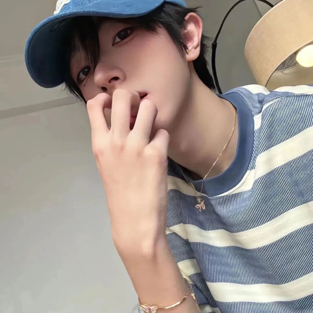 bsqxkmjnhbgaihe不明显真人情侣头像