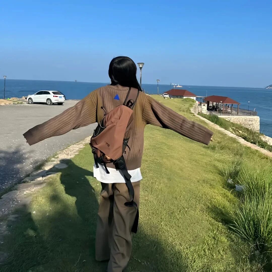 自由感背影不露脸女生头像