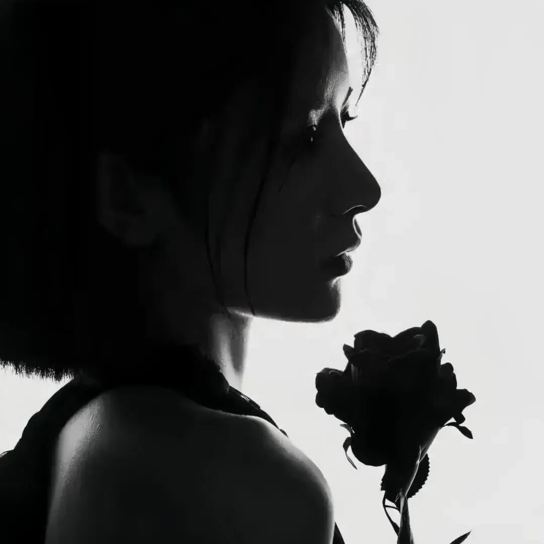 xhheiduiwangaihe黑白鲜花真人情侣头像