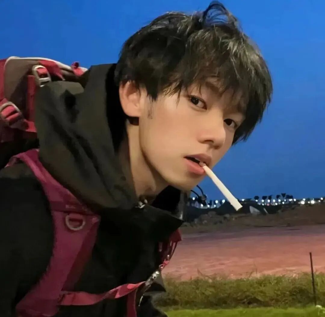 daninthyskyqixi单人真人情侣头像