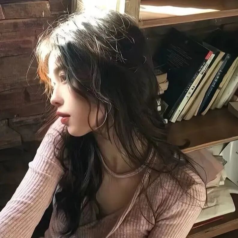 光感侧脸女生头像