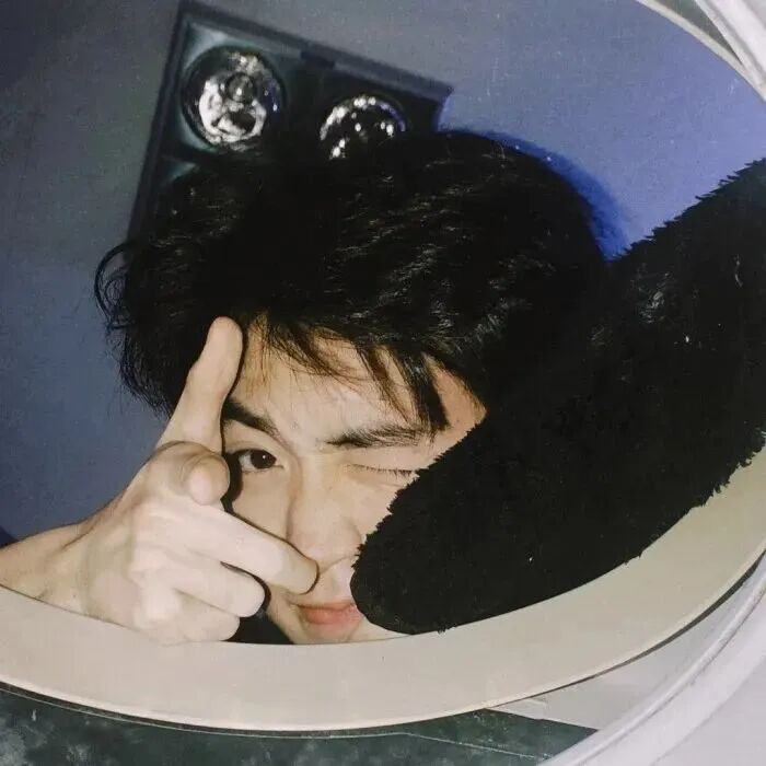 镜子手势个性男生头像