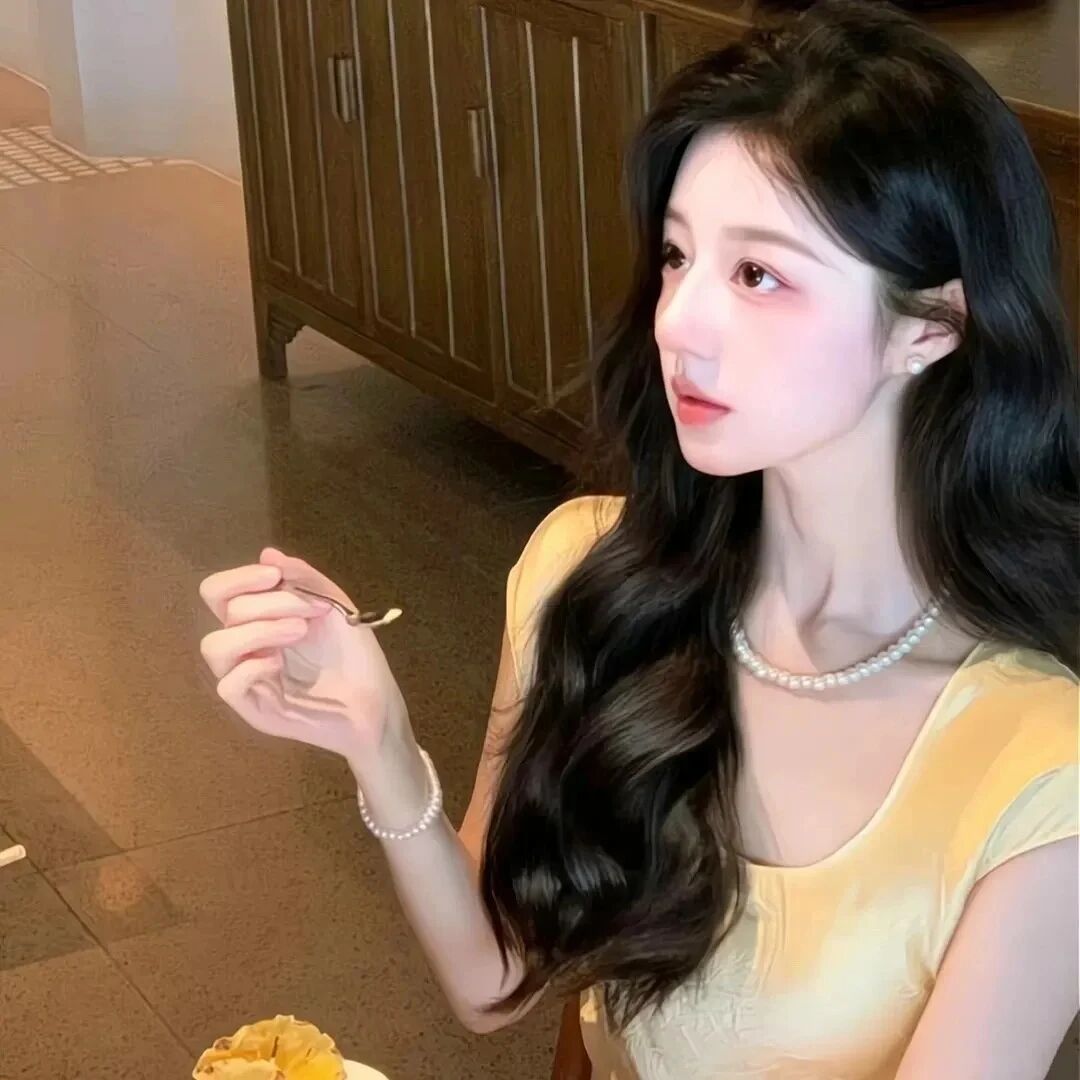 温柔侧脸女生头像