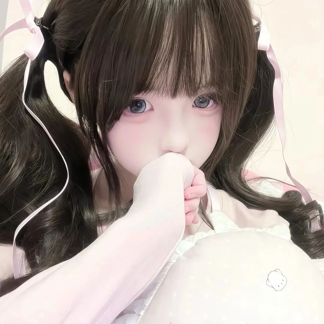 捂嘴少萝女生头像