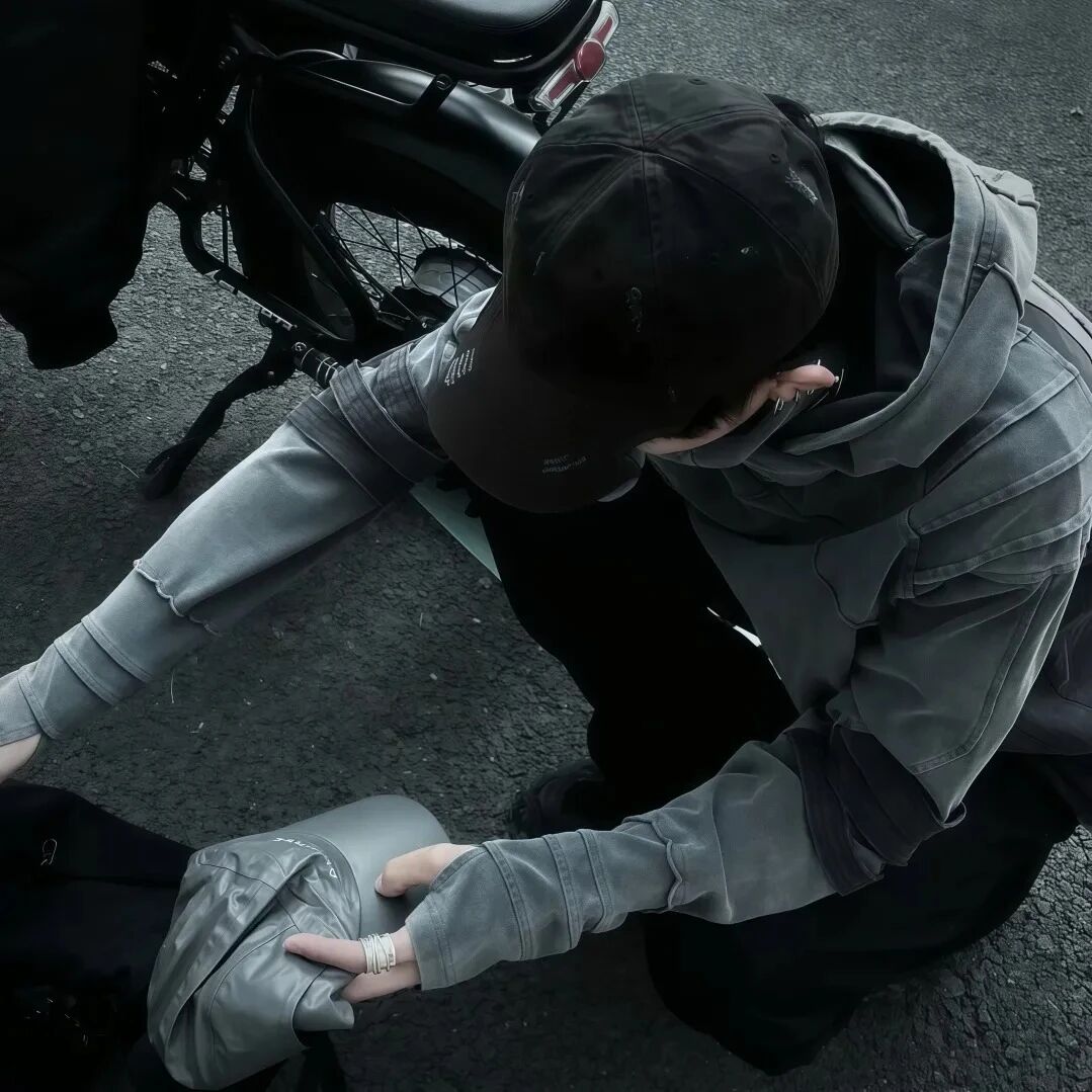 休闲帽小众不露脸男生头像