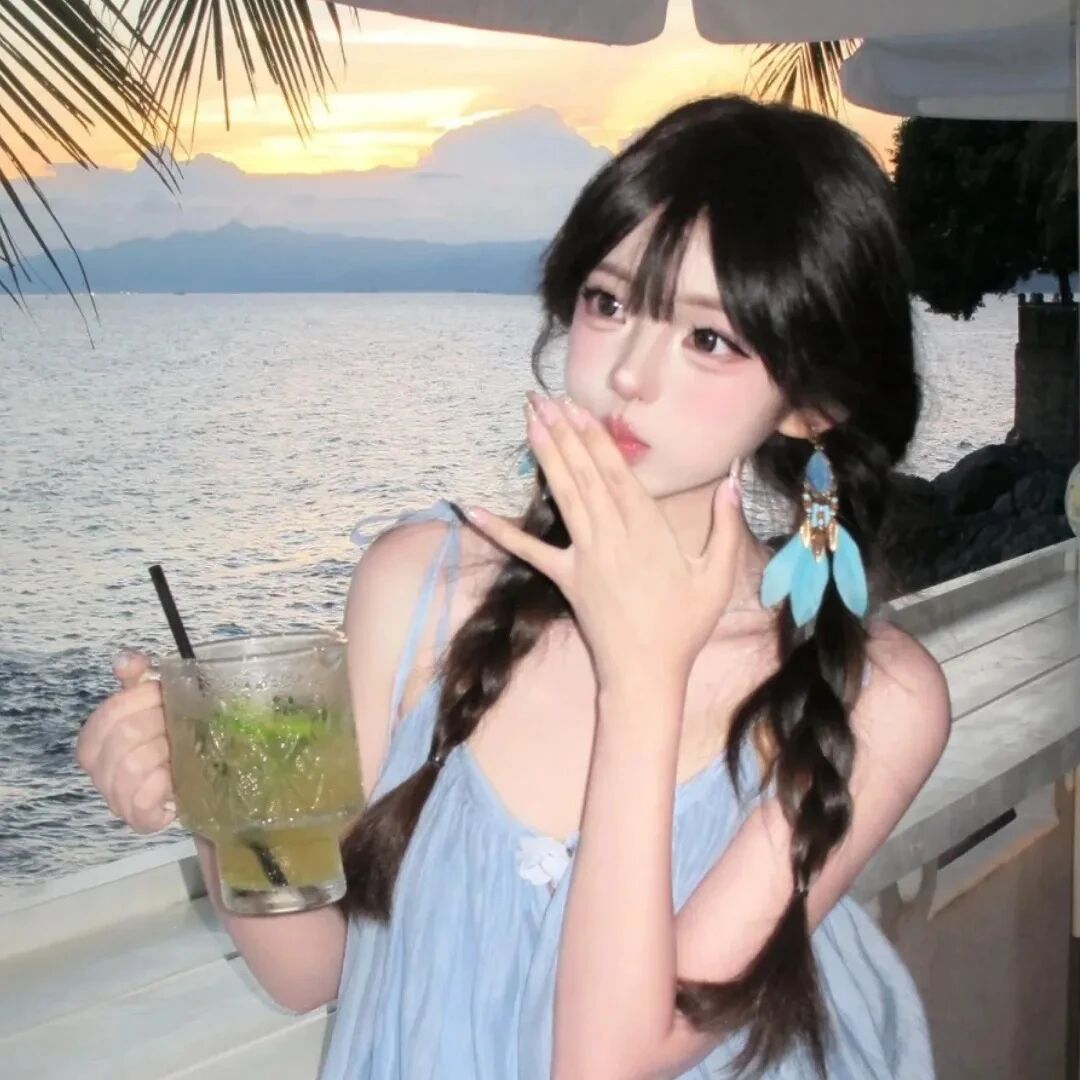 海边甜妹女生头像