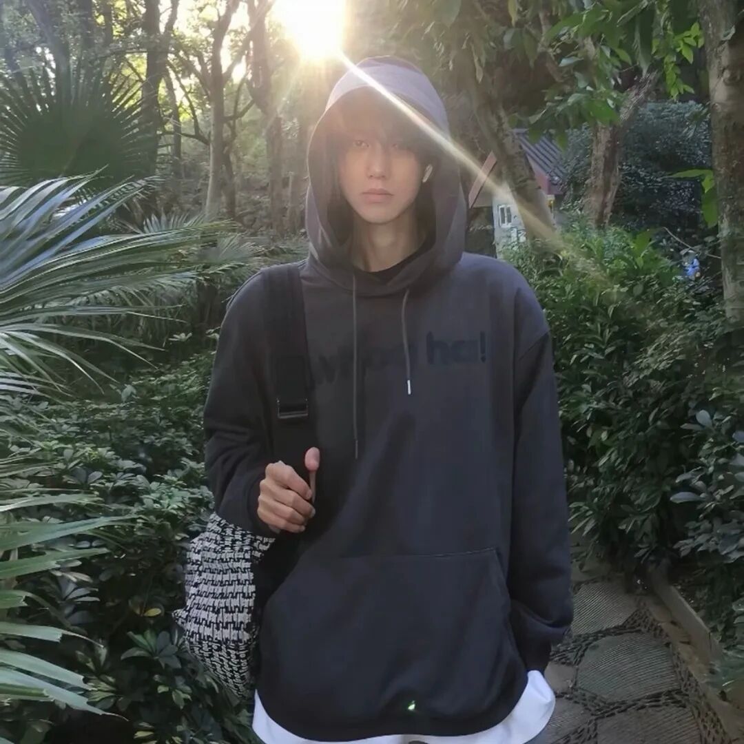 光感痞帅男生头像