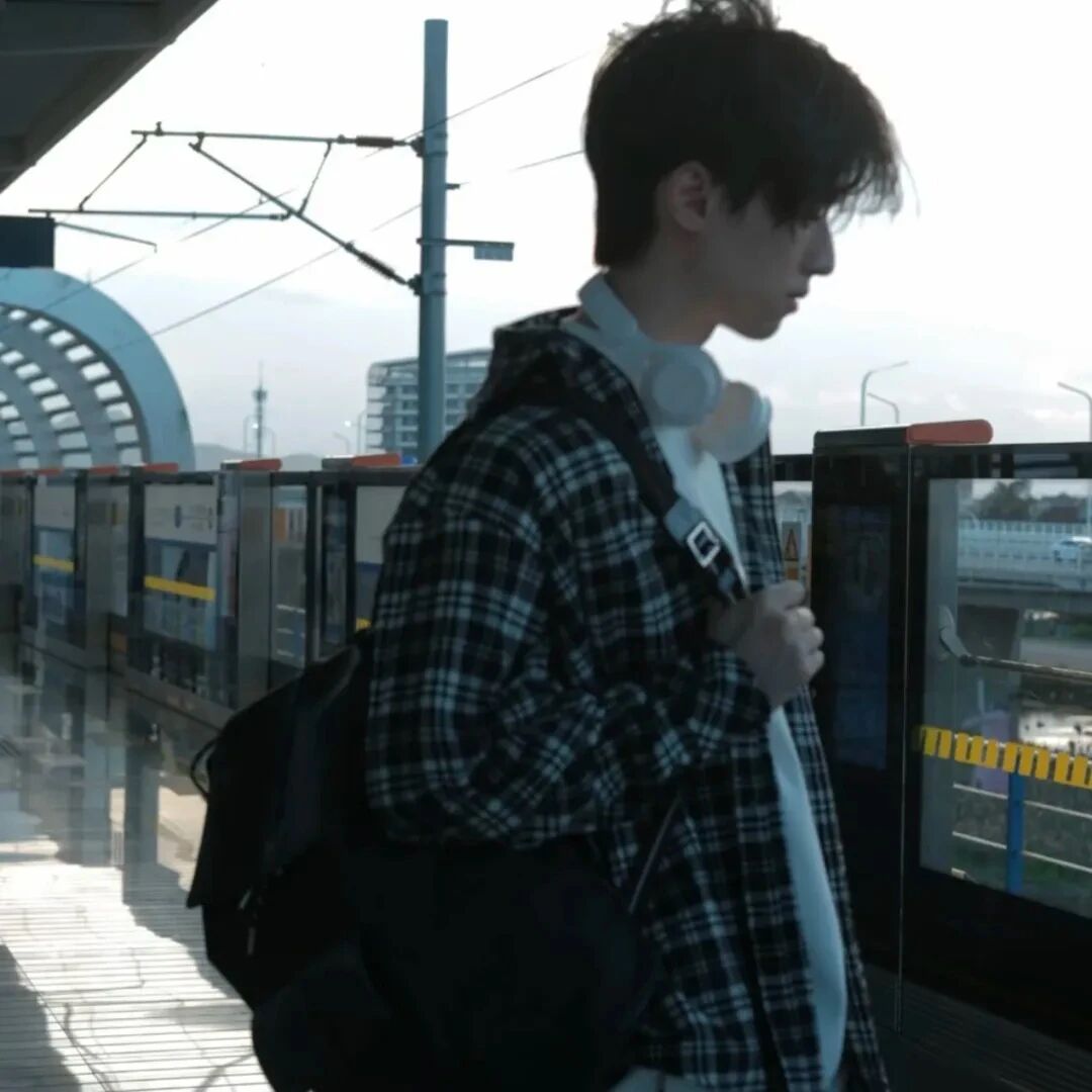 帅气侧脸男生头像