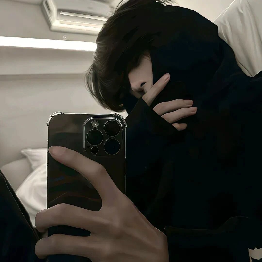 自拍手机痞帅男生头像