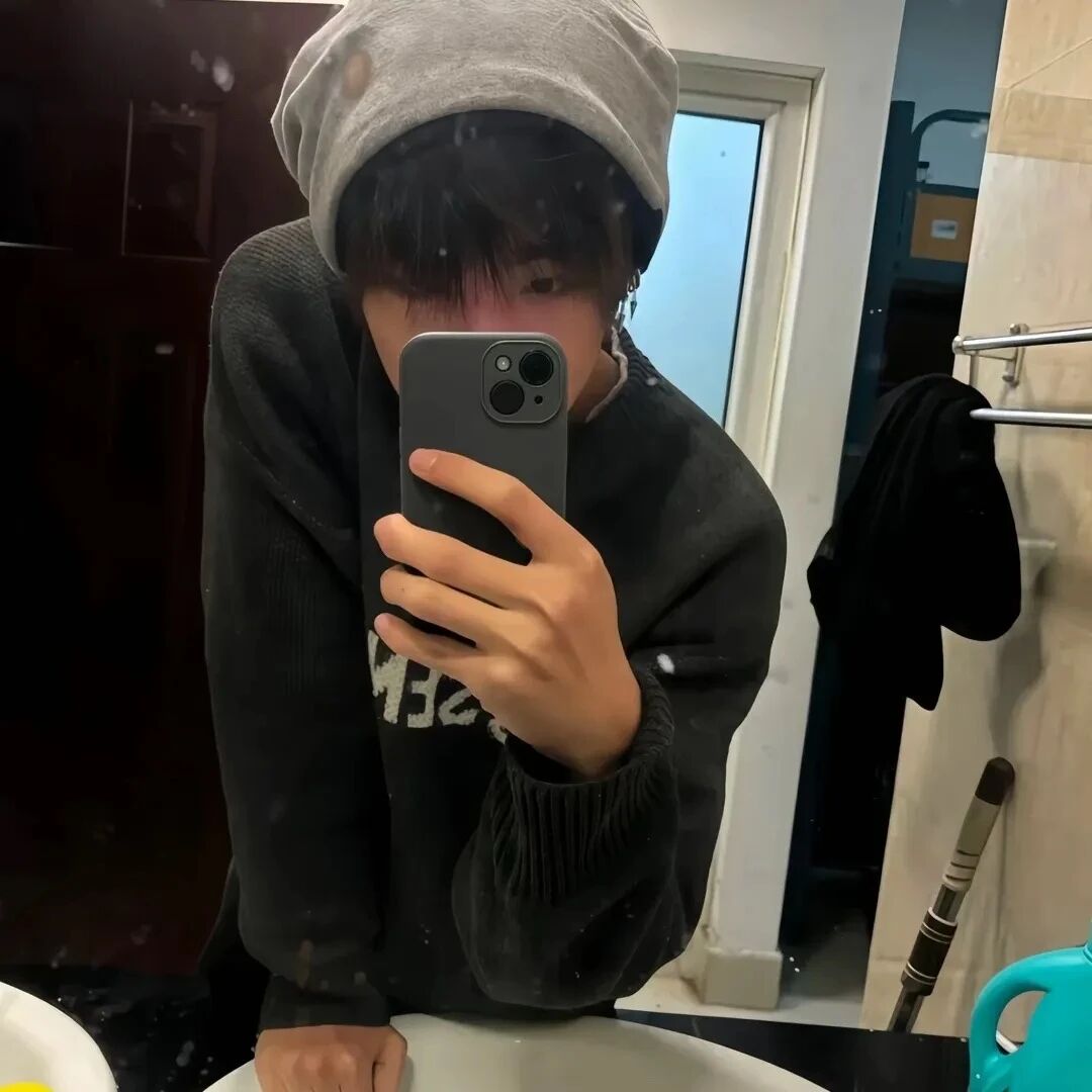 自拍手机个性男生头像