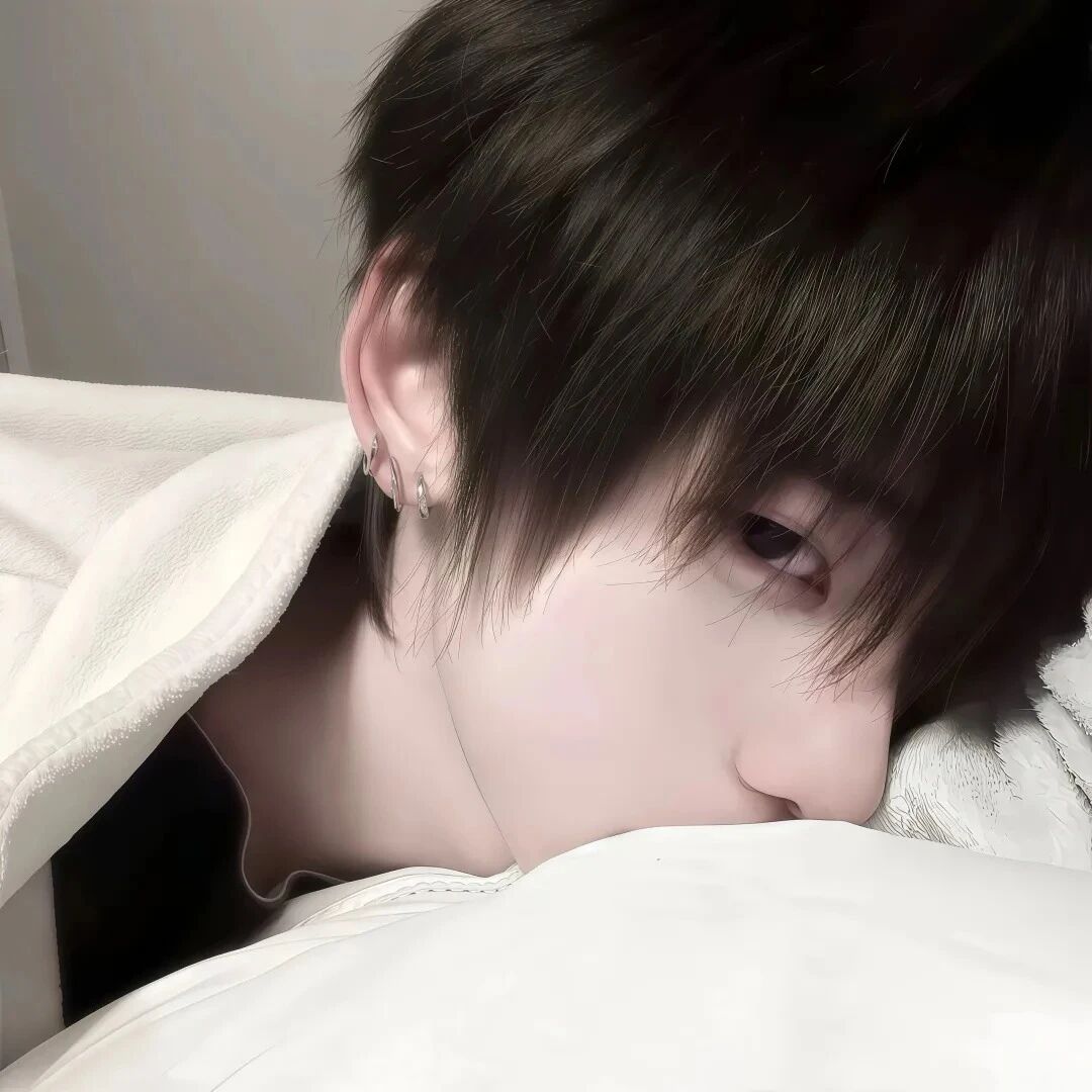 趴着痞帅男生头像
