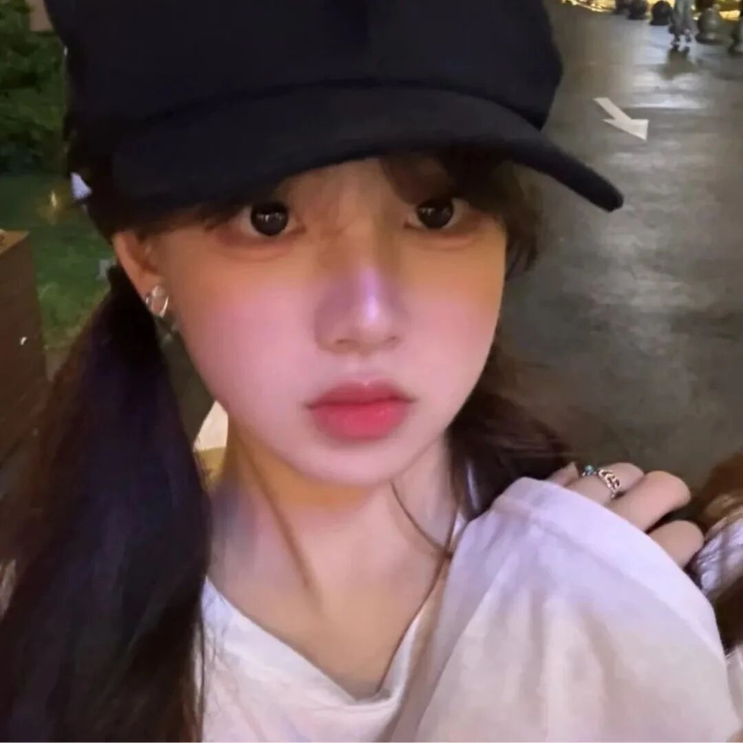 休闲帽甜妹女生头像