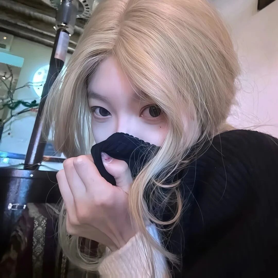 捂嘴小众女生头像