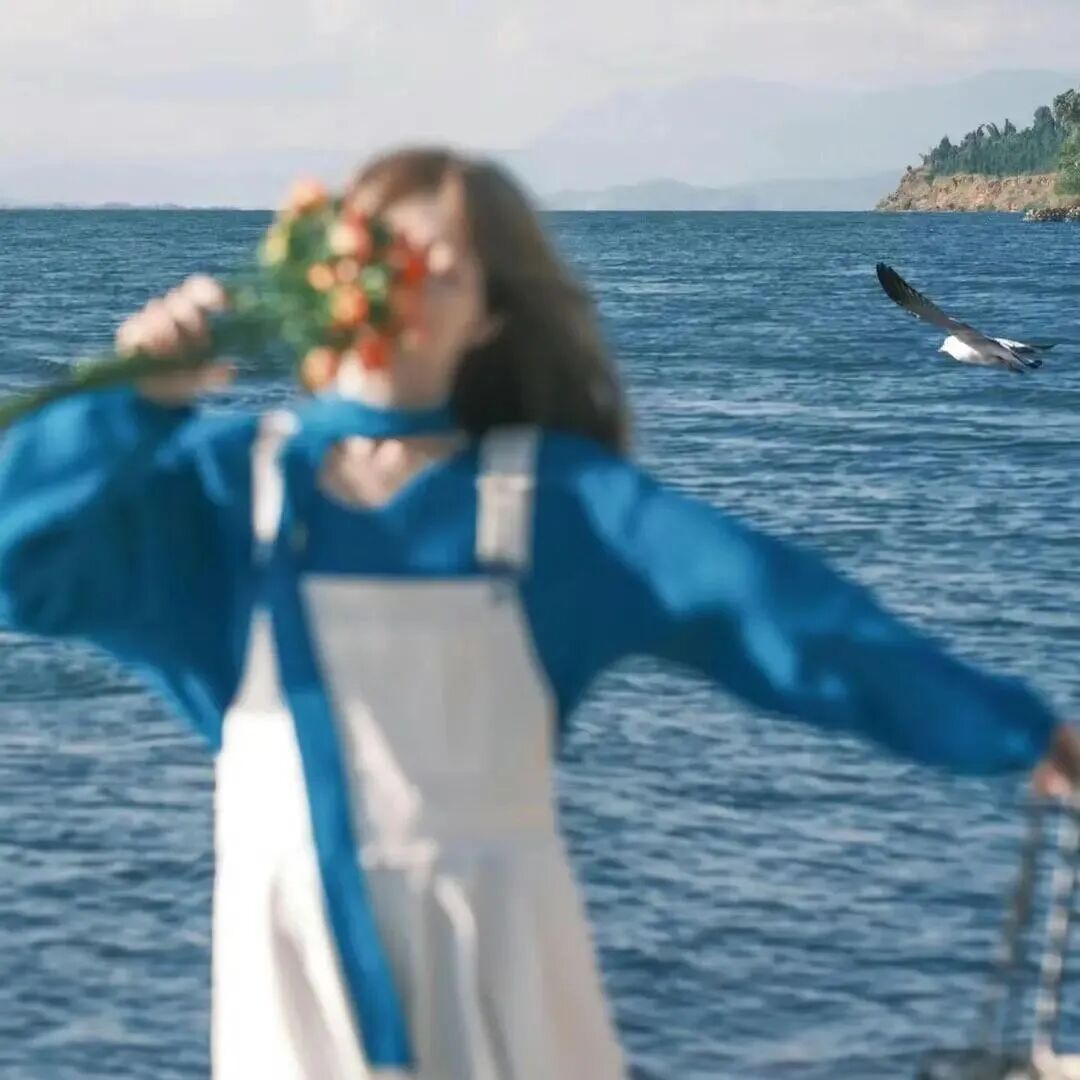 海边氛围感鲜花不露脸女生头像