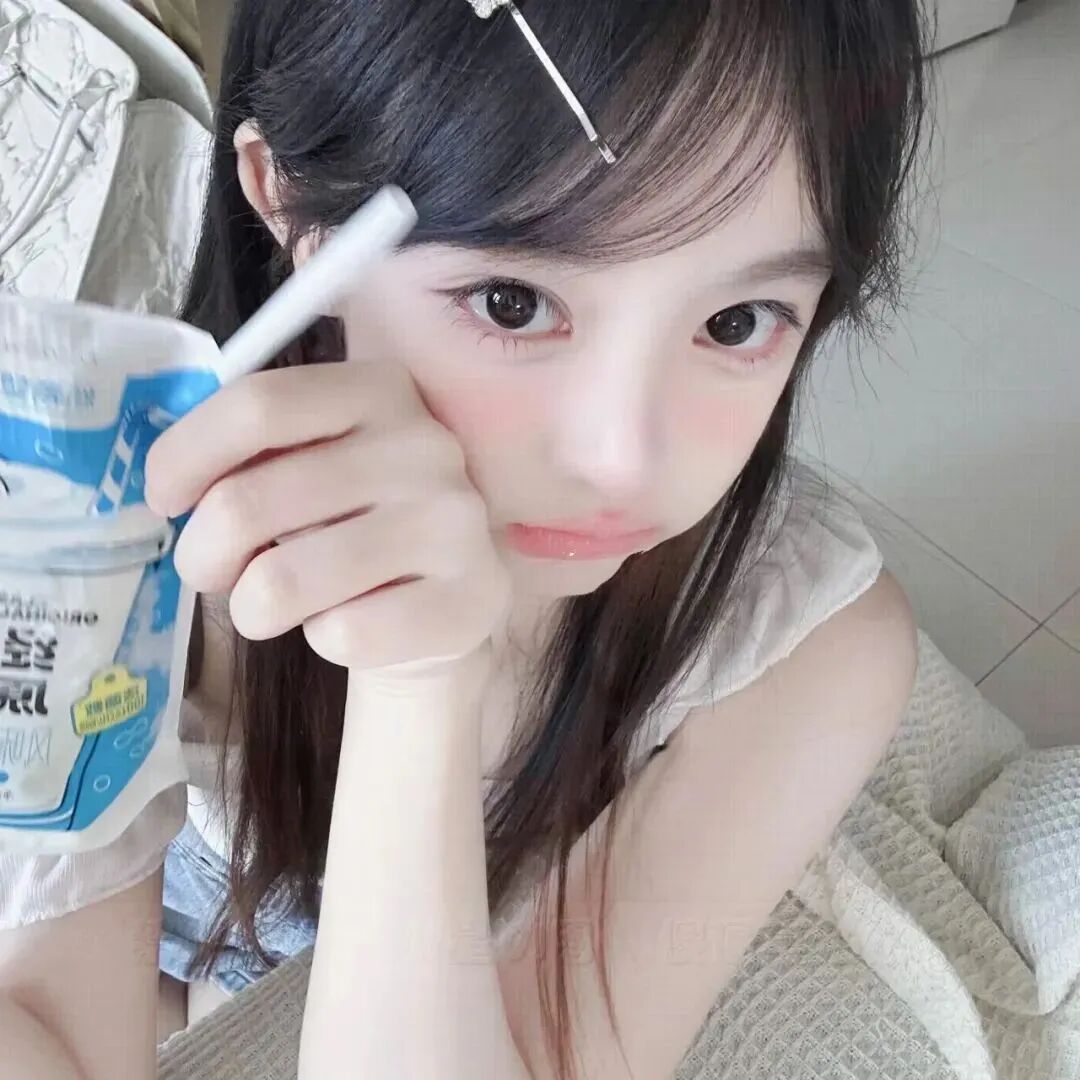 喝饮料少萝女生头像