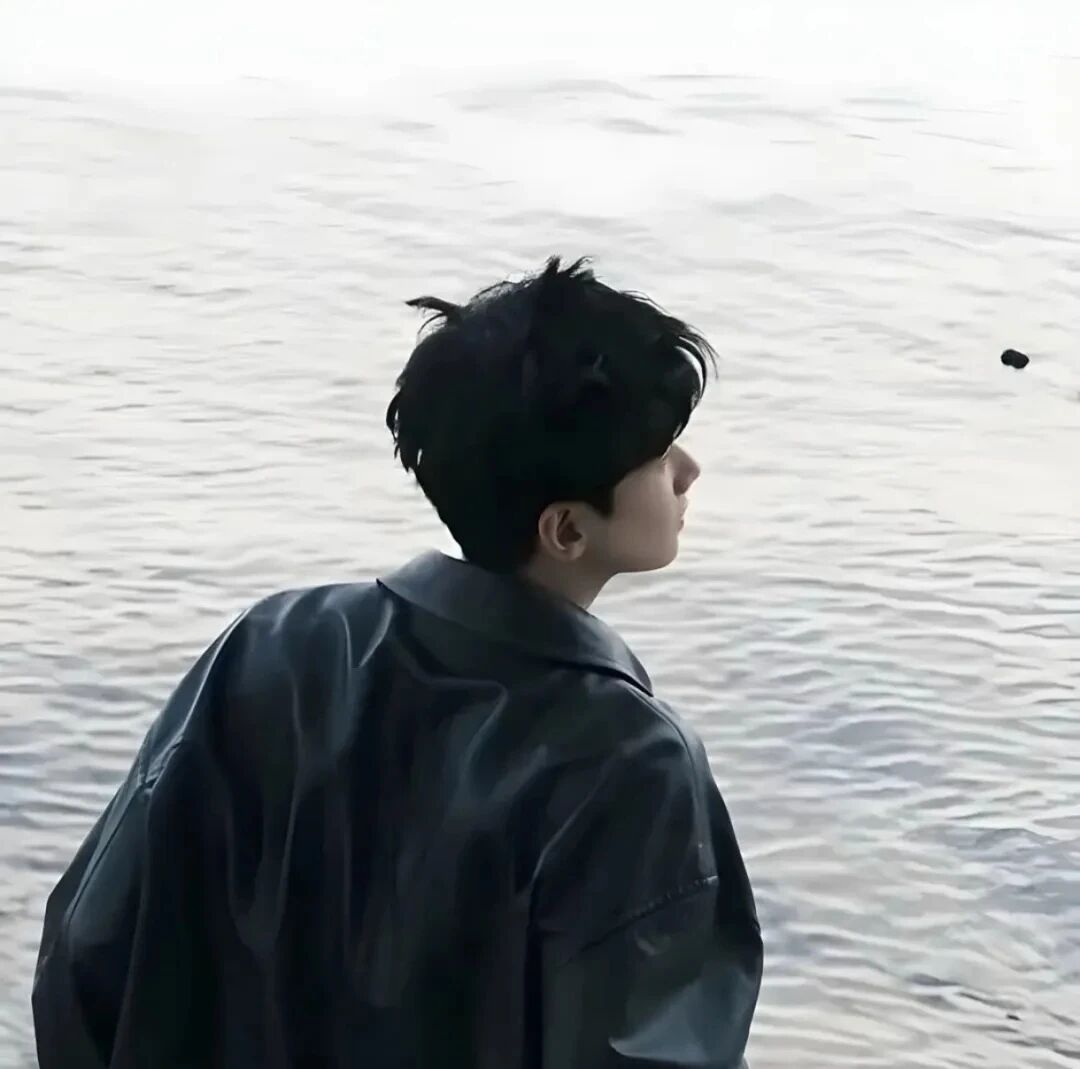 海边小众侧脸男生头像