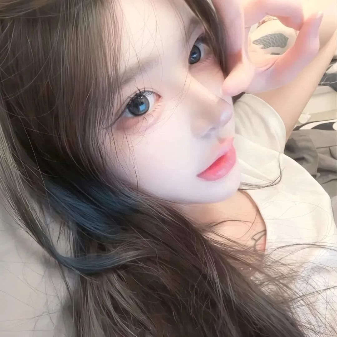 剪刀手甜妹女生头像