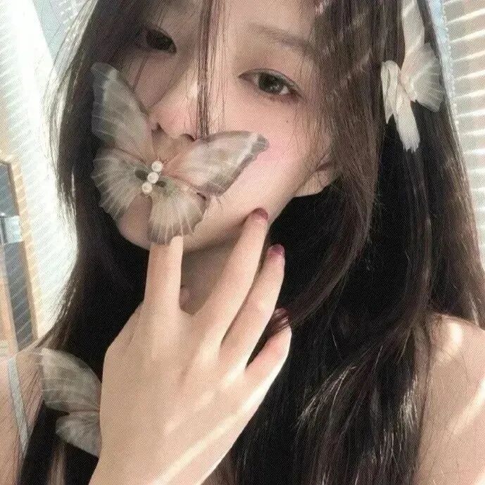 蝴蝶温柔女生头像