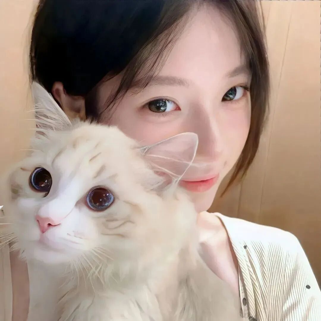 抱着猫眯甜妹女生头像