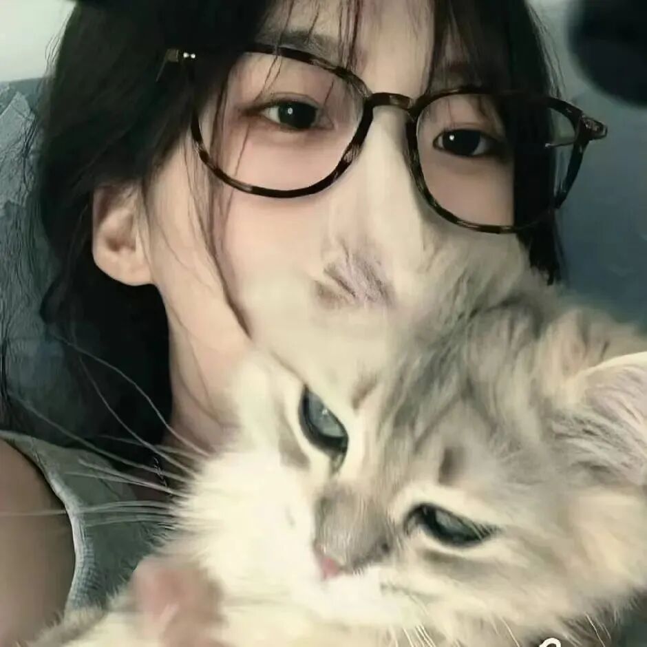 抱着猫眯甜妹女生头像