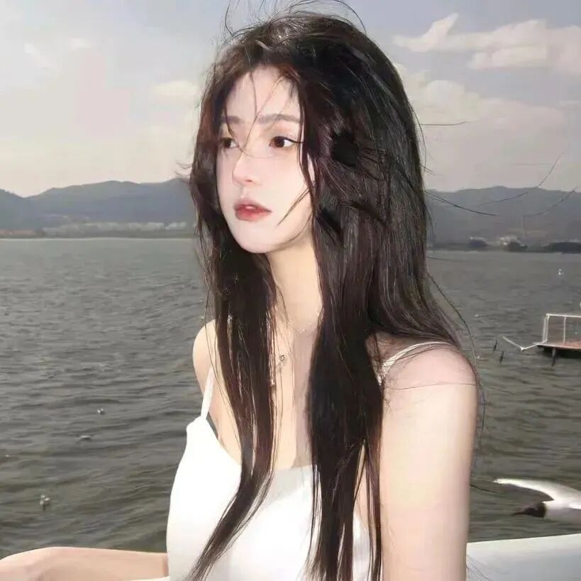 海边温柔侧脸女生头像