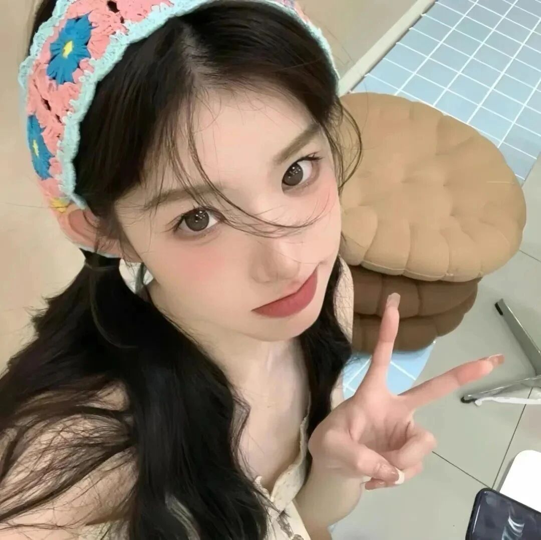 剪刀手甜妹女生头像