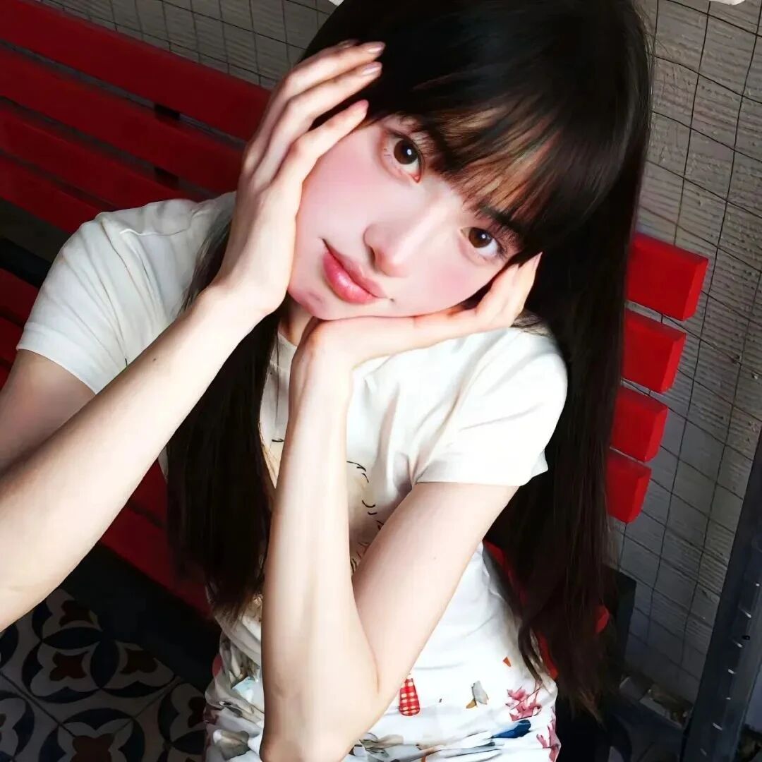 手势甜妹女生头像