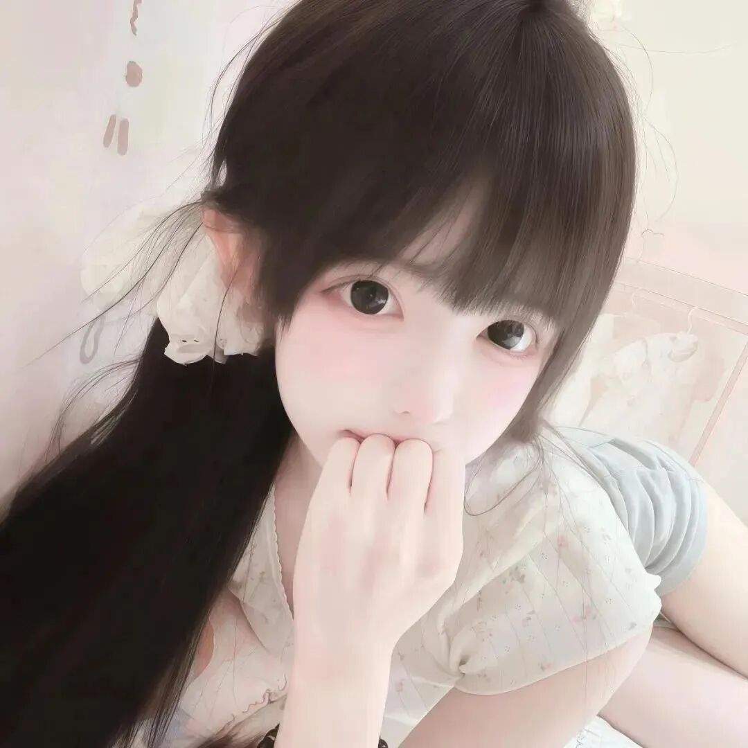 捂嘴少萝女生头像
