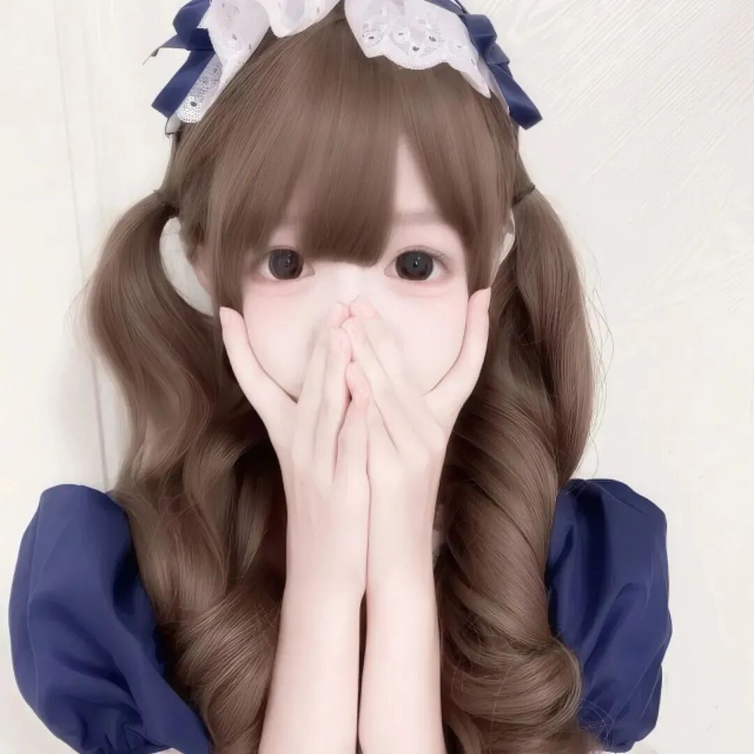 捂嘴少萝女生头像