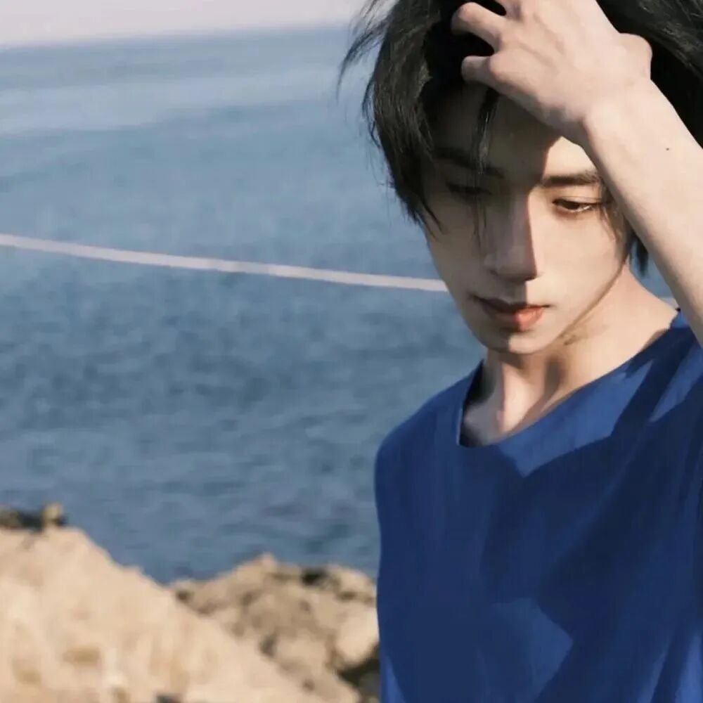 海边痞帅男生头像
