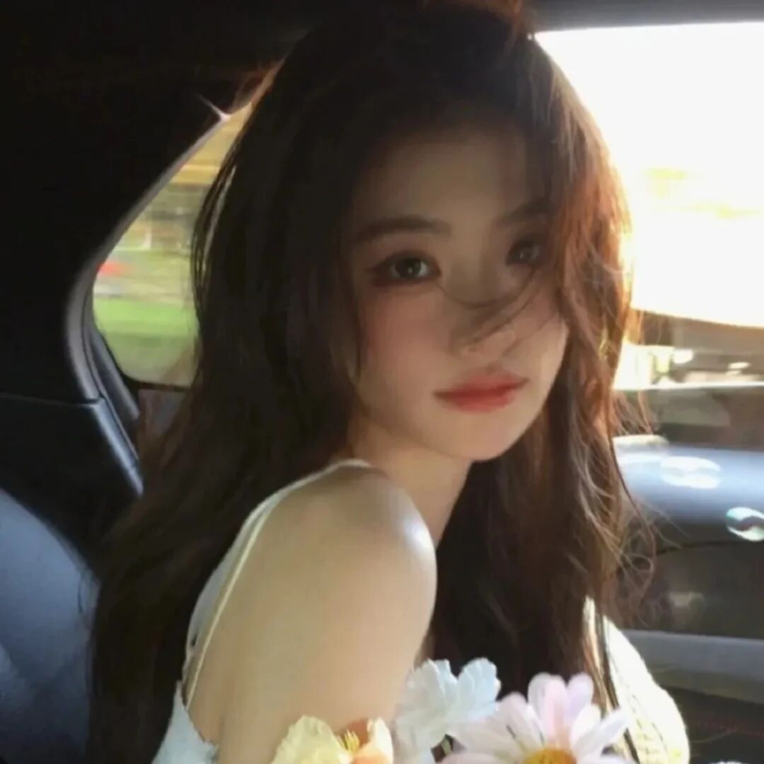 车内鲜花氛围感女生头像