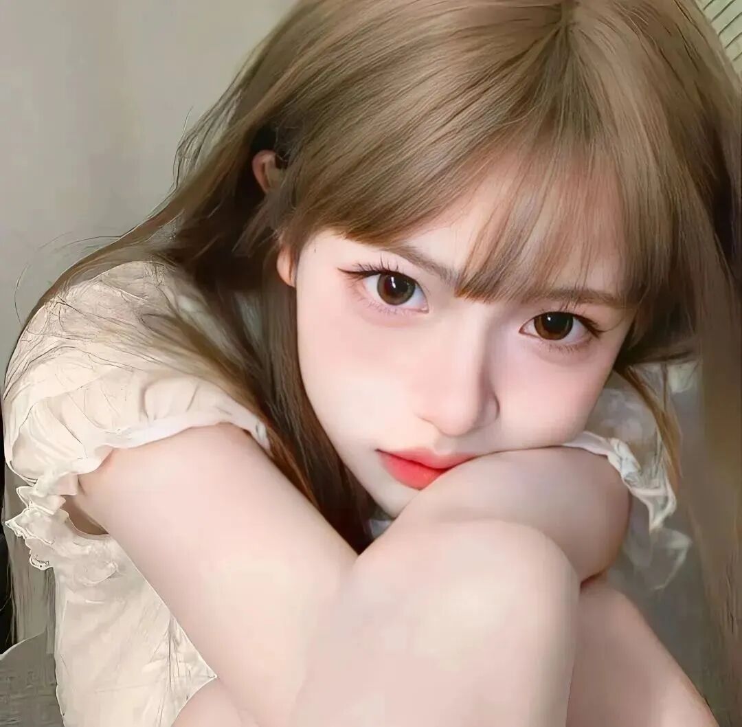 趴着甜妹女生头像
