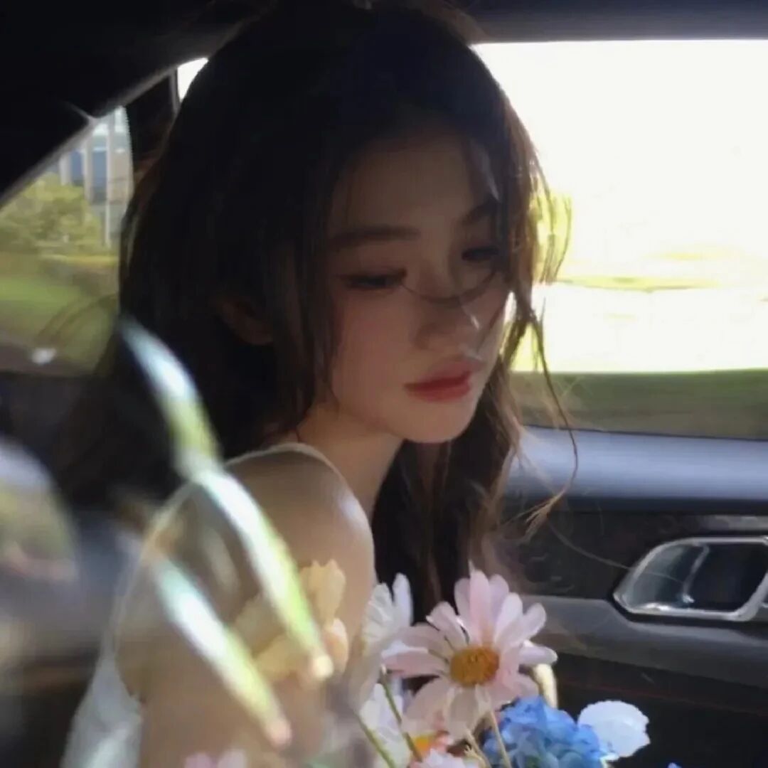 车内氛围感鲜花女生头像