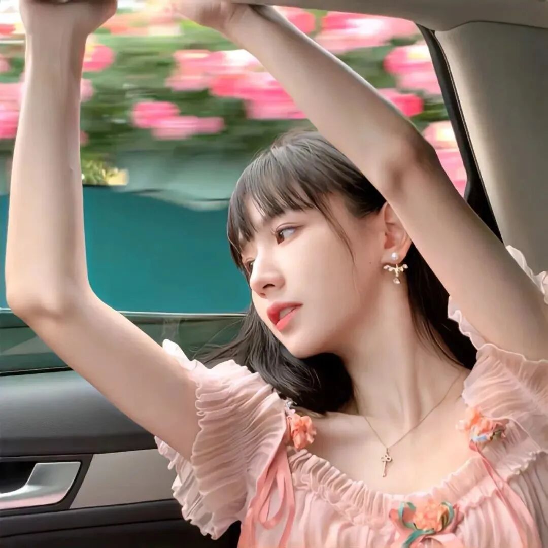 氛围感女生头像侧脸女生头像