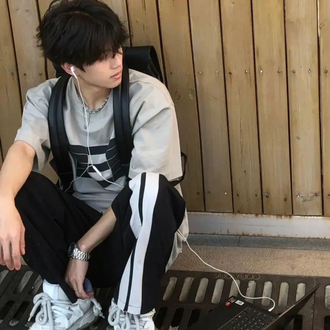 侧脸男生头像