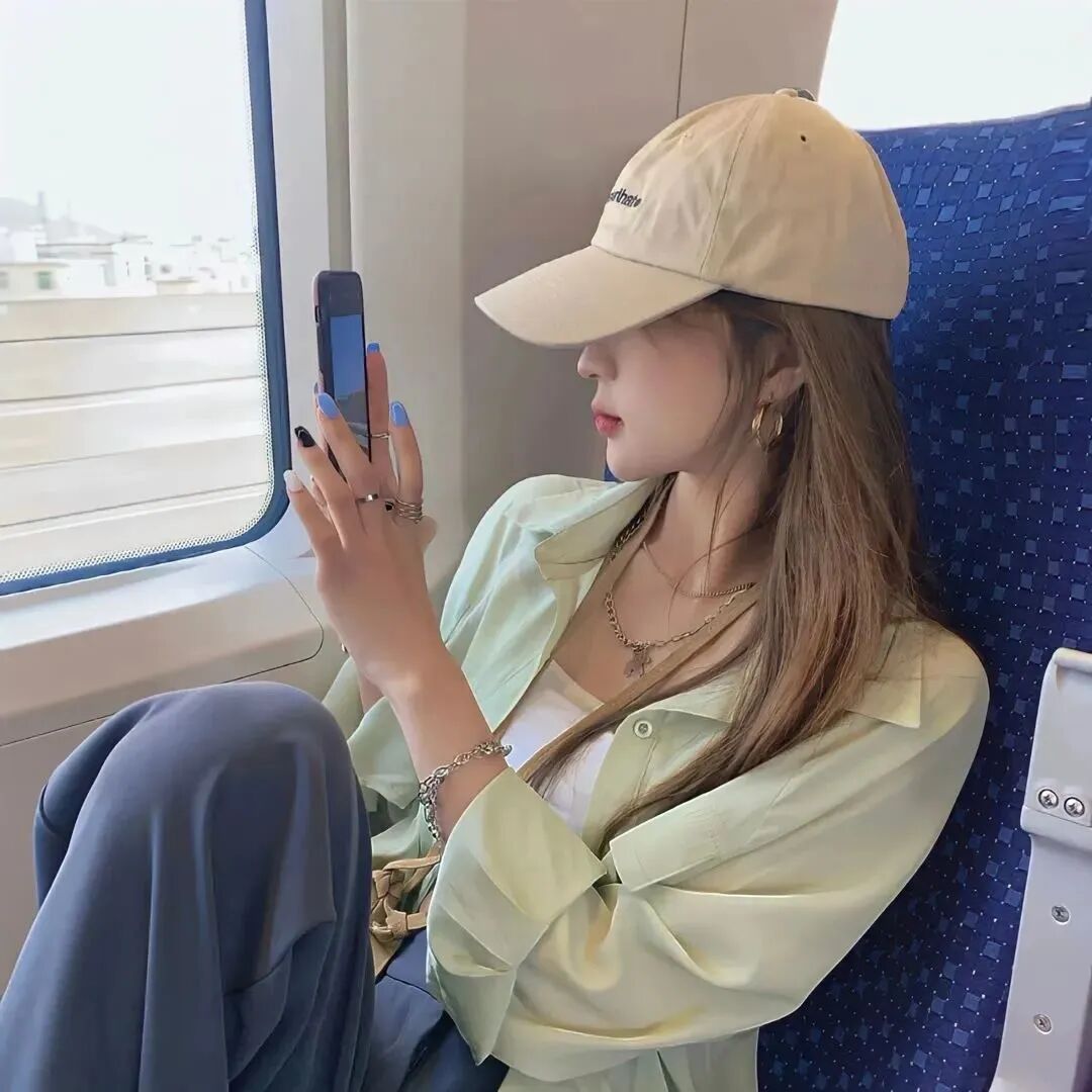 氛围感女生头像侧脸女生头像