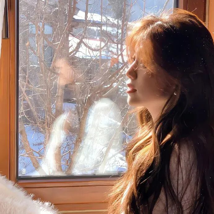 小清新侧脸女生头像