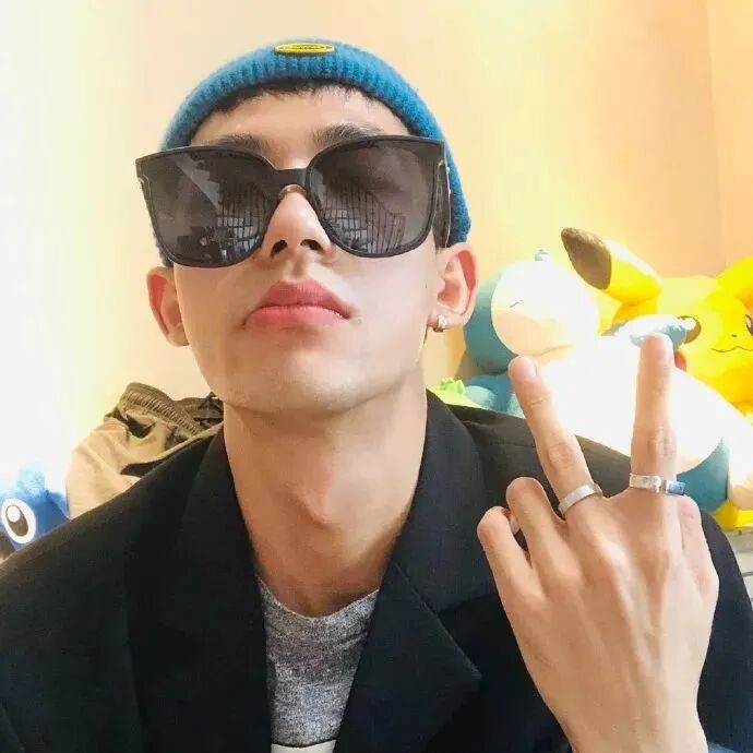 很飒风男生头像