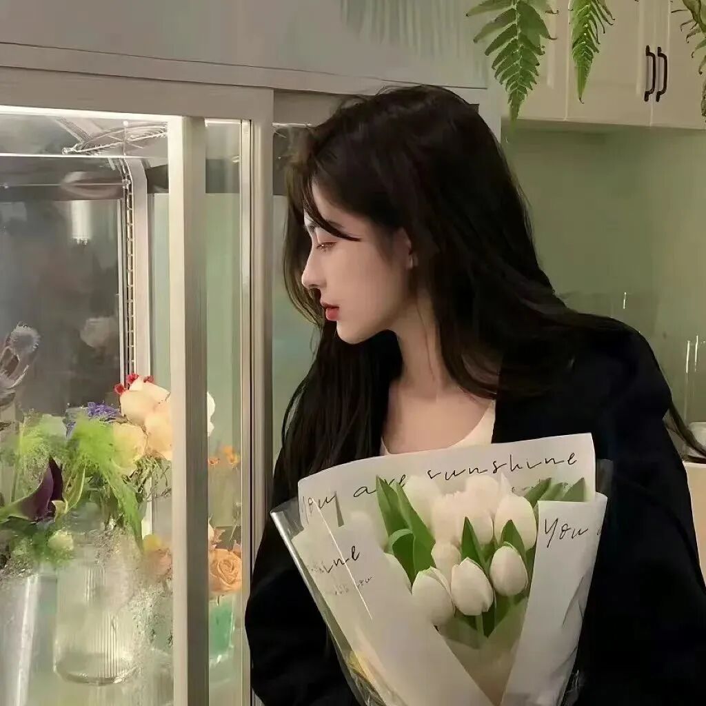 侧脸女生头像鲜花头像手捧花头像