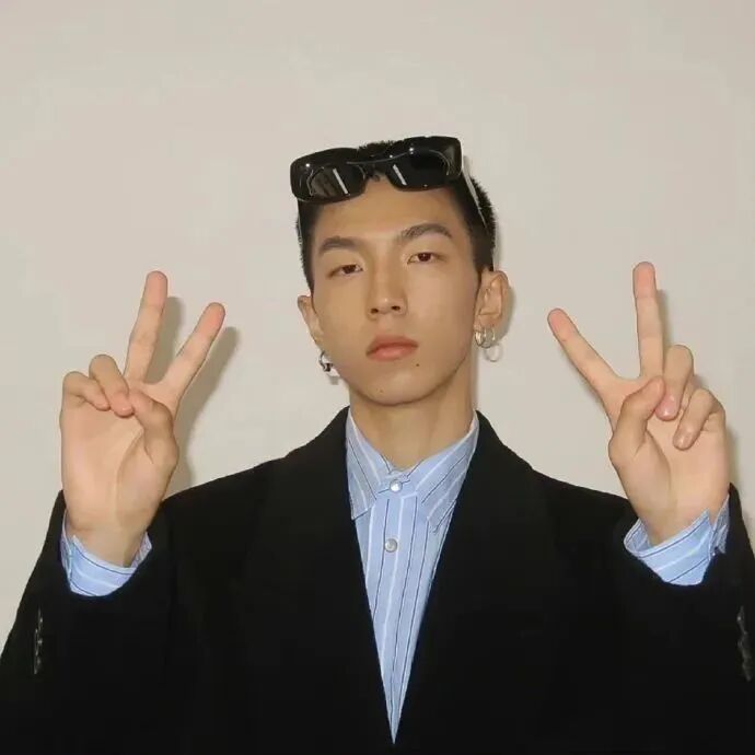 墨镜男生头像
