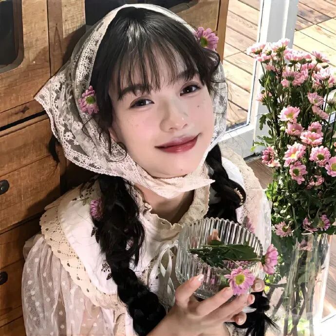 可爱女生鲜花头像
